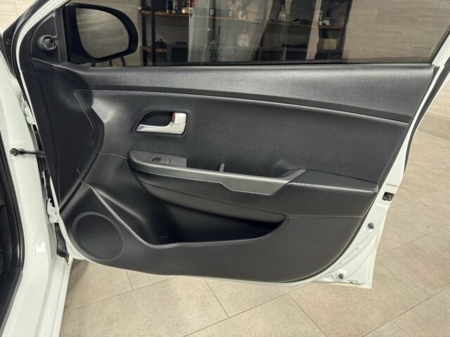 Белый Киа Рио, объемом двигателя 1.4 л и пробегом 167 тыс. км за 7500 $, фото 21 на Automoto.ua