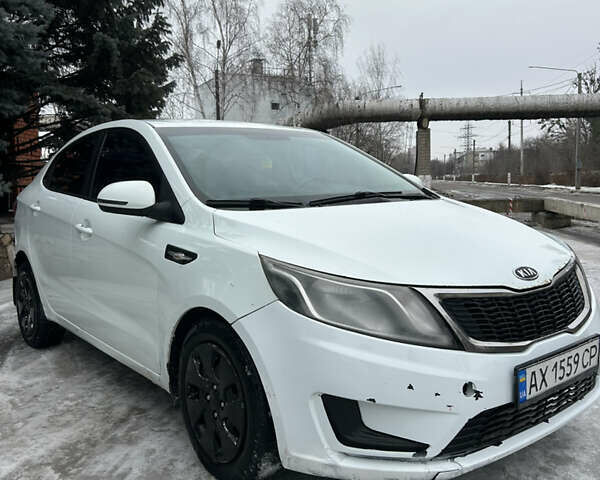 Белый Киа Рио, объемом двигателя 1.4 л и пробегом 315 тыс. км за 5300 $, фото 2 на Automoto.ua