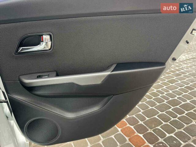 Белый Киа Рио, объемом двигателя 1.6 л и пробегом 42 тыс. км за 9700 $, фото 47 на Automoto.ua