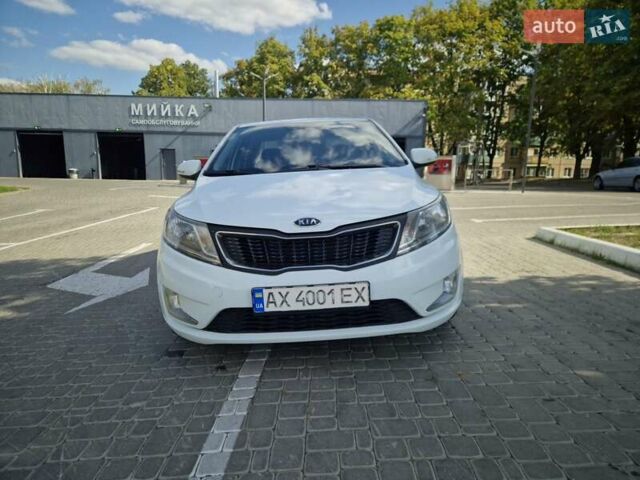 Білий Кіа Ріо, об'ємом двигуна 1.6 л та пробігом 200 тис. км за 8000 $, фото 8 на Automoto.ua
