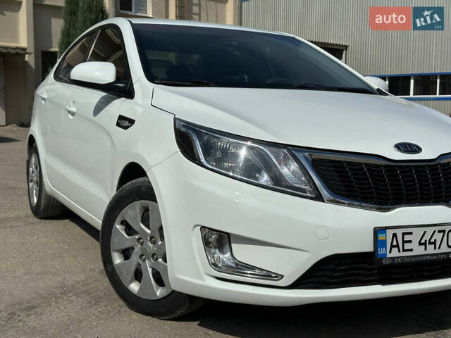 Белый Киа Рио, объемом двигателя 1.4 л и пробегом 96 тыс. км за 8700 $, фото 4 на Automoto.ua