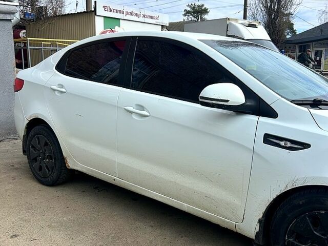 Белый Киа Рио, объемом двигателя 1.4 л и пробегом 256 тыс. км за 5200 $, фото 3 на Automoto.ua