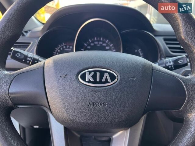 Білий Кіа Ріо, об'ємом двигуна 1.6 л та пробігом 48 тис. км за 10200 $, фото 10 на Automoto.ua