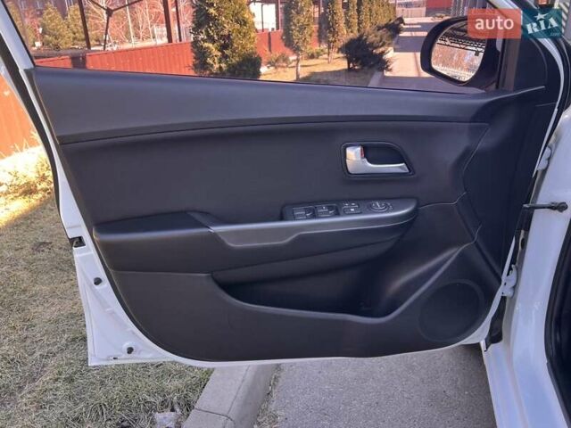 Білий Кіа Ріо, об'ємом двигуна 1.59 л та пробігом 48 тис. км за 10200 $, фото 20 на Automoto.ua