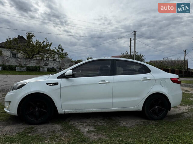 Белый Киа Рио, объемом двигателя 1.4 л и пробегом 195 тыс. км за 6200 $, фото 2 на Automoto.ua