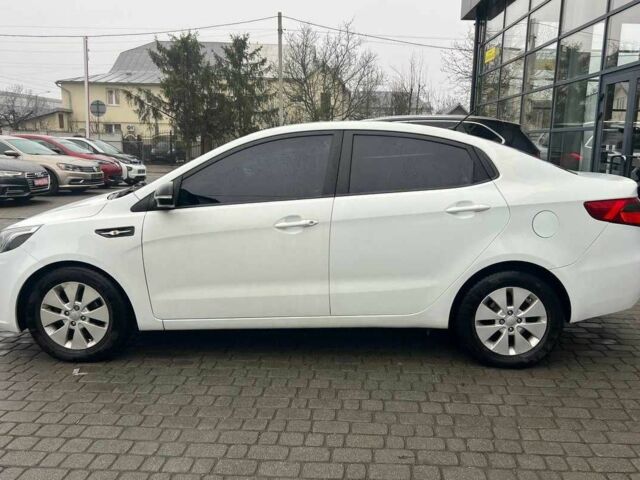 Белый Киа Рио, объемом двигателя 1.6 л и пробегом 150 тыс. км за 7100 $, фото 3 на Automoto.ua