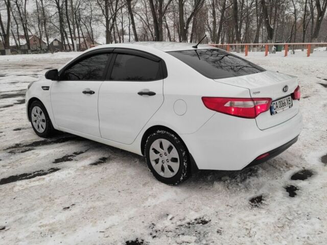 Белый Киа Рио, объемом двигателя 1.4 л и пробегом 98 тыс. км за 8600 $, фото 4 на Automoto.ua
