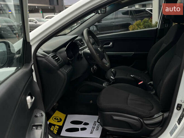 Белый Киа Рио, объемом двигателя 1.4 л и пробегом 200 тыс. км за 6900 $, фото 8 на Automoto.ua