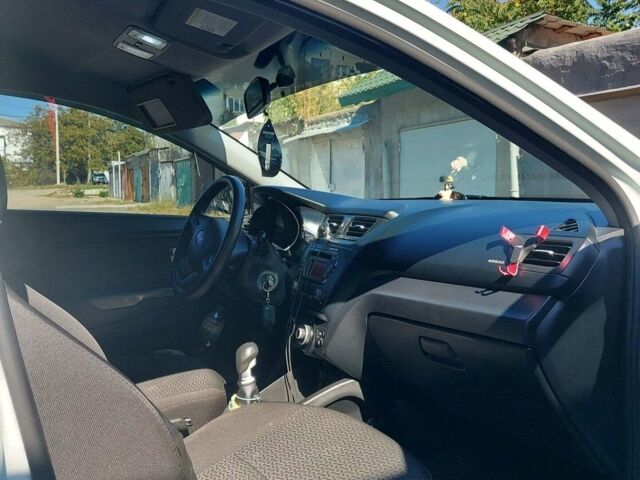 Белый Киа Рио, объемом двигателя 1.4 л и пробегом 69 тыс. км за 8999 $, фото 5 на Automoto.ua