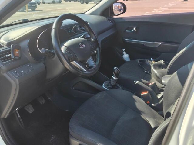 Белый Киа Рио, объемом двигателя 1.6 л и пробегом 124 тыс. км за 7700 $, фото 12 на Automoto.ua