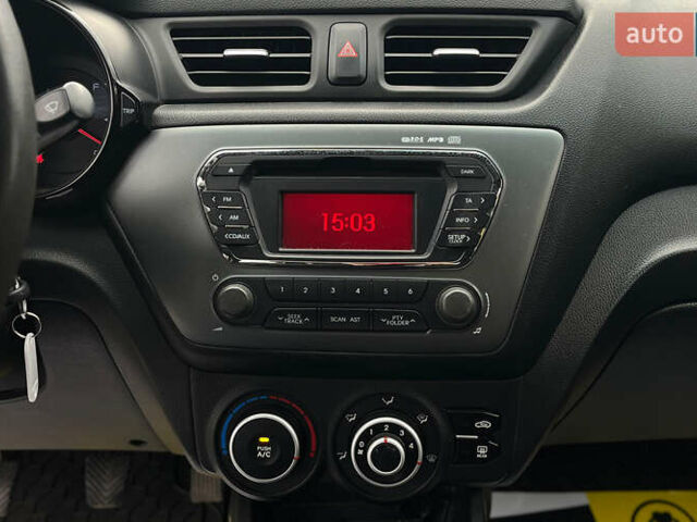 Белый Киа Рио, объемом двигателя 1.4 л и пробегом 200 тыс. км за 6900 $, фото 16 на Automoto.ua