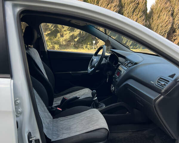 Белый Киа Рио, объемом двигателя 1.4 л и пробегом 144 тыс. км за 6300 $, фото 33 на Automoto.ua