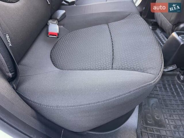 Білий Кіа Ріо, об'ємом двигуна 1.59 л та пробігом 48 тис. км за 10200 $, фото 25 на Automoto.ua