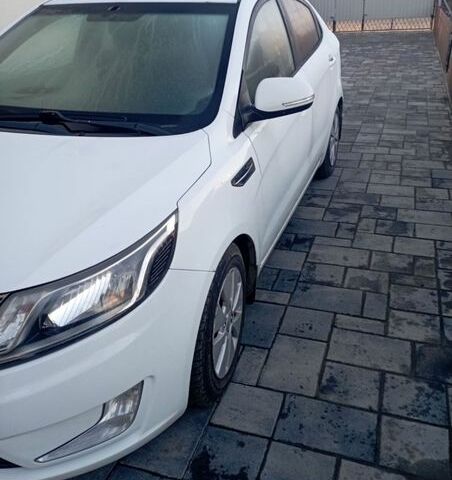Білий Кіа Ріо, об'ємом двигуна 1.6 л та пробігом 150 тис. км за 7000 $, фото 1 на Automoto.ua