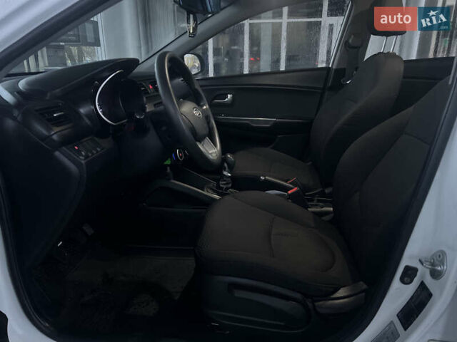Белый Киа Рио, объемом двигателя 1.4 л и пробегом 150 тыс. км за 6499 $, фото 8 на Automoto.ua