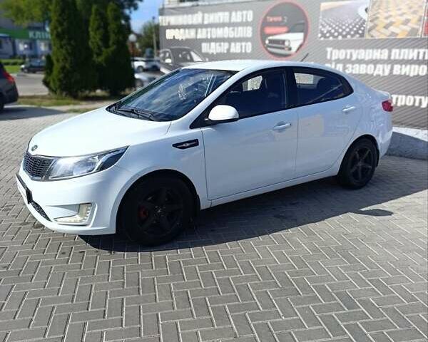 Білий Кіа Ріо, об'ємом двигуна 1.4 л та пробігом 203 тис. км за 6000 $, фото 4 на Automoto.ua