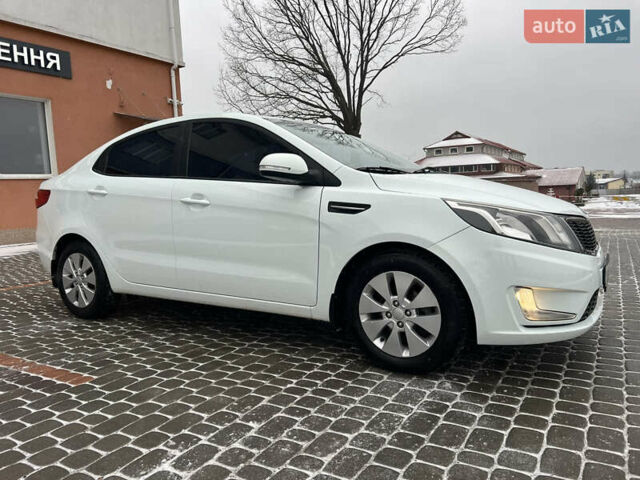 Белый Киа Рио, объемом двигателя 1.6 л и пробегом 42 тыс. км за 9600 $, фото 4 на Automoto.ua