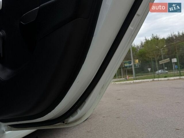 Белый Киа Рио, объемом двигателя 1.4 л и пробегом 167 тыс. км за 7200 $, фото 21 на Automoto.ua