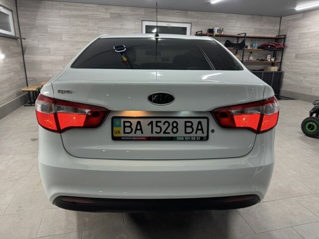 Белый Киа Рио, объемом двигателя 1.4 л и пробегом 167 тыс. км за 7500 $, фото 3 на Automoto.ua