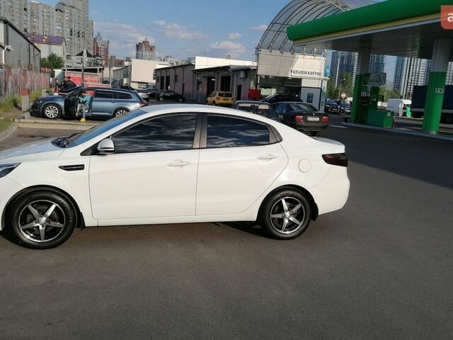 Білий Кіа Ріо, об'ємом двигуна 1.59 л та пробігом 223 тис. км за 6500 $, фото 5 на Automoto.ua