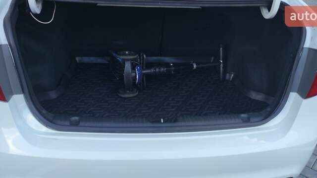 Белый Киа Рио, объемом двигателя 1.4 л и пробегом 168 тыс. км за 6800 $, фото 25 на Automoto.ua