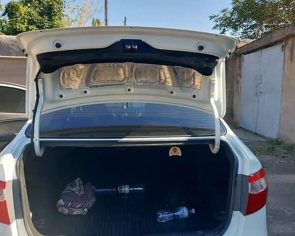 Білий Кіа Ріо, об'ємом двигуна 1.4 л та пробігом 69 тис. км за 8999 $, фото 16 на Automoto.ua