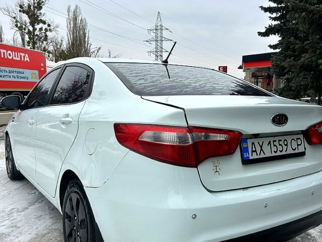 Білий Кіа Ріо, об'ємом двигуна 1.4 л та пробігом 31500 тис. км за 5300 $, фото 4 на Automoto.ua