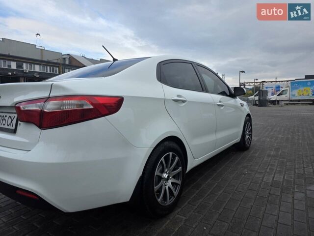 Белый Киа Рио, объемом двигателя 1.4 л и пробегом 288 тыс. км за 6500 $, фото 6 на Automoto.ua