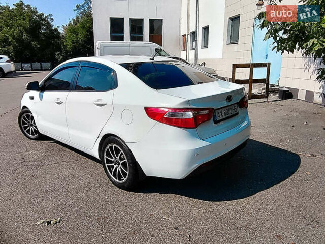 Білий Кіа Ріо, об'ємом двигуна 1.6 л та пробігом 206 тис. км за 6600 $, фото 4 на Automoto.ua