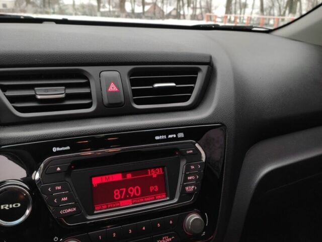 Белый Киа Рио, объемом двигателя 1.4 л и пробегом 98 тыс. км за 8600 $, фото 7 на Automoto.ua