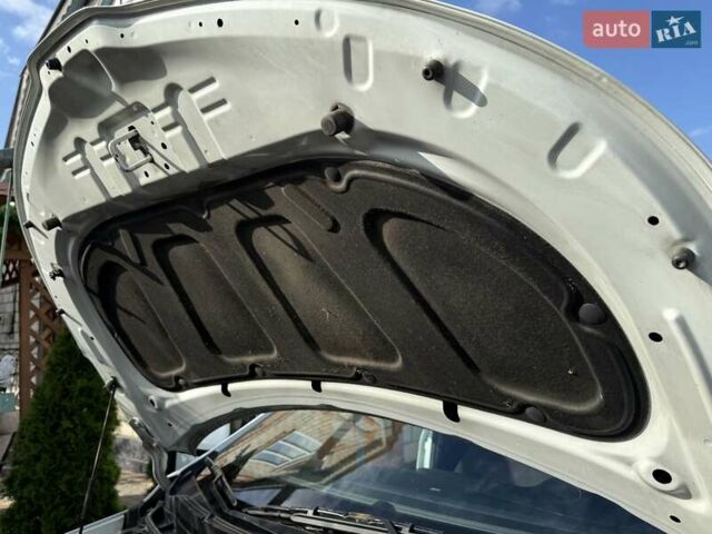 Білий Кіа Ріо, об'ємом двигуна 1.6 л та пробігом 82 тис. км за 9600 $, фото 26 на Automoto.ua