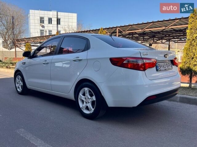 Білий Кіа Ріо, об'ємом двигуна 1.6 л та пробігом 48 тис. км за 10200 $, фото 5 на Automoto.ua