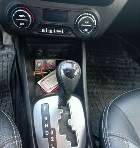 Білий Кіа Ріо, об'ємом двигуна 1.6 л та пробігом 150 тис. км за 7000 $, фото 12 на Automoto.ua