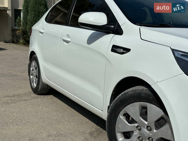 Белый Киа Рио, объемом двигателя 1.4 л и пробегом 96 тыс. км за 8700 $, фото 5 на Automoto.ua