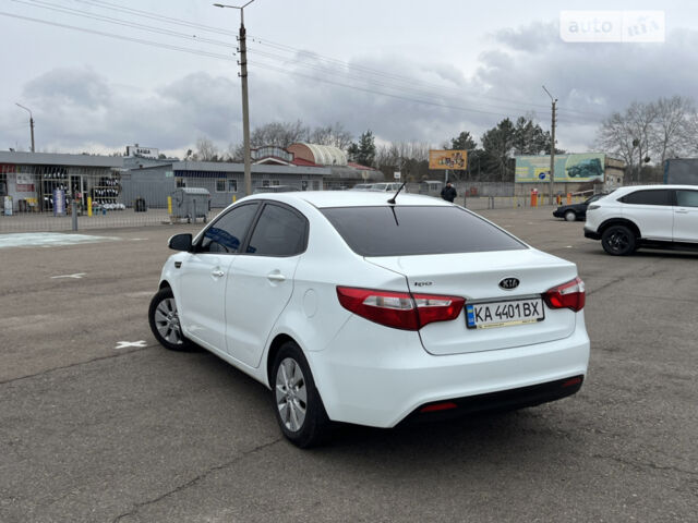 Белый Киа Рио, объемом двигателя 1.59 л и пробегом 293 тыс. км за 7000 $, фото 3 на Automoto.ua