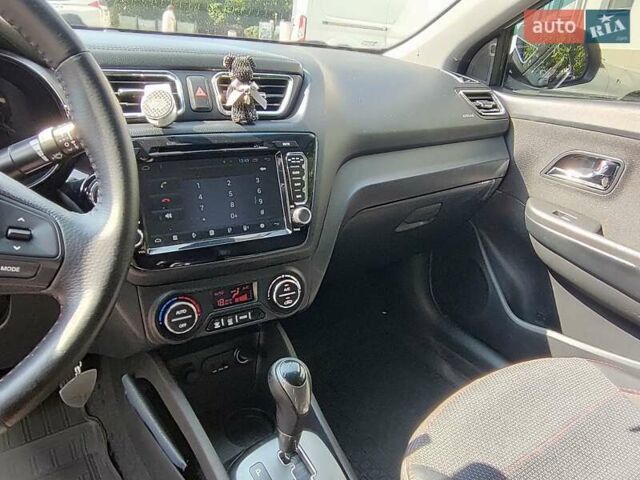 Білий Кіа Ріо, об'ємом двигуна 1.6 л та пробігом 202 тис. км за 6500 $, фото 5 на Automoto.ua