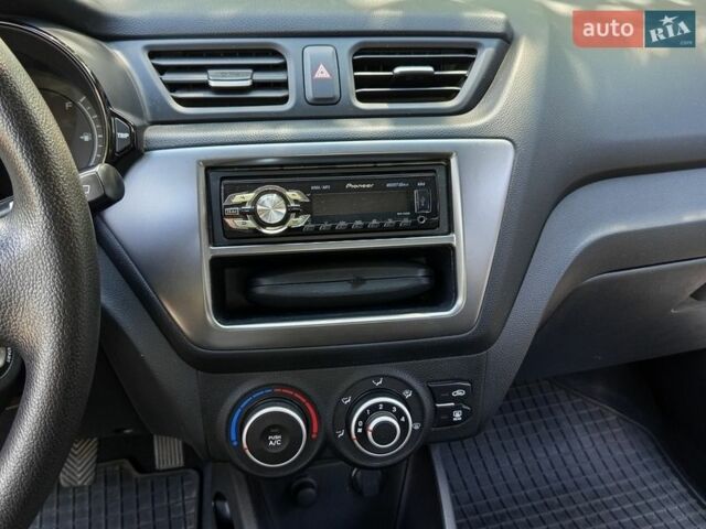 Белый Киа Рио, объемом двигателя 1.4 л и пробегом 51 тыс. км за 8100 $, фото 9 на Automoto.ua