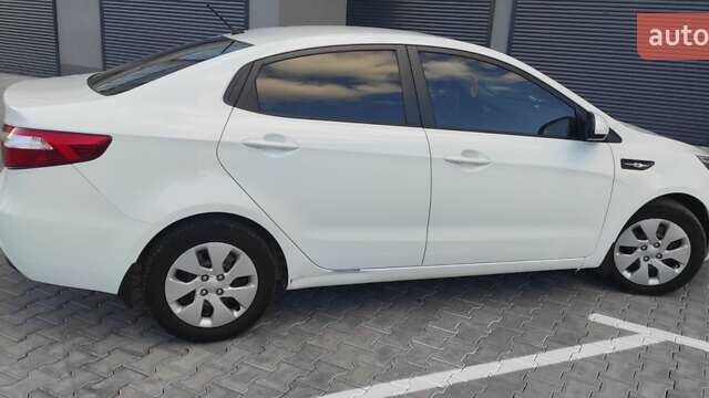 Білий Кіа Ріо, об'ємом двигуна 1.4 л та пробігом 168 тис. км за 6800 $, фото 3 на Automoto.ua