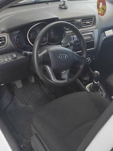 Белый Киа Рио, объемом двигателя 1.4 л и пробегом 168 тыс. км за 6800 $, фото 8 на Automoto.ua