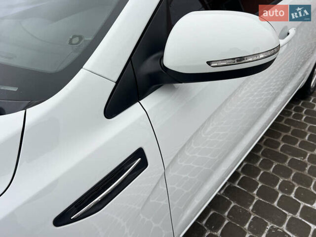 Белый Киа Рио, объемом двигателя 1.6 л и пробегом 42 тыс. км за 9700 $, фото 25 на Automoto.ua