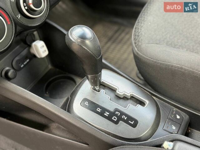 Білий Кіа Ріо, об'ємом двигуна 1.59 л та пробігом 209 тис. км за 4699 $, фото 8 на Automoto.ua