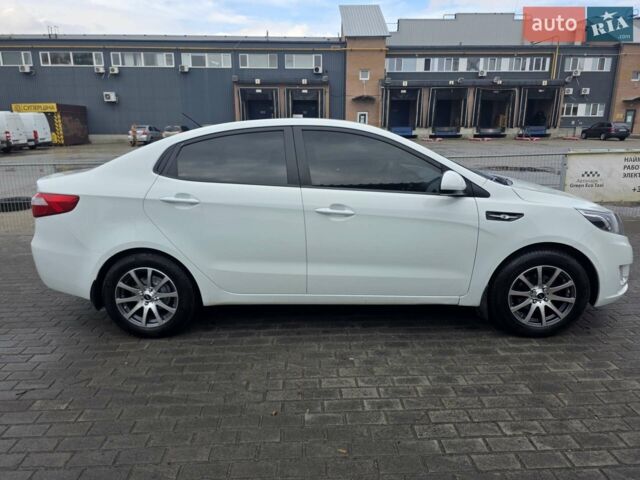 Белый Киа Рио, объемом двигателя 1.4 л и пробегом 288 тыс. км за 6500 $, фото 5 на Automoto.ua