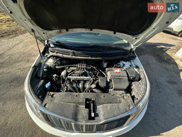 Білий Кіа Ріо, об'ємом двигуна 1.59 л та пробігом 221 тис. км за 6000 $, фото 16 на Automoto.ua
