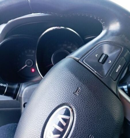 Білий Кіа Ріо, об'ємом двигуна 1.6 л та пробігом 150 тис. км за 7000 $, фото 27 на Automoto.ua