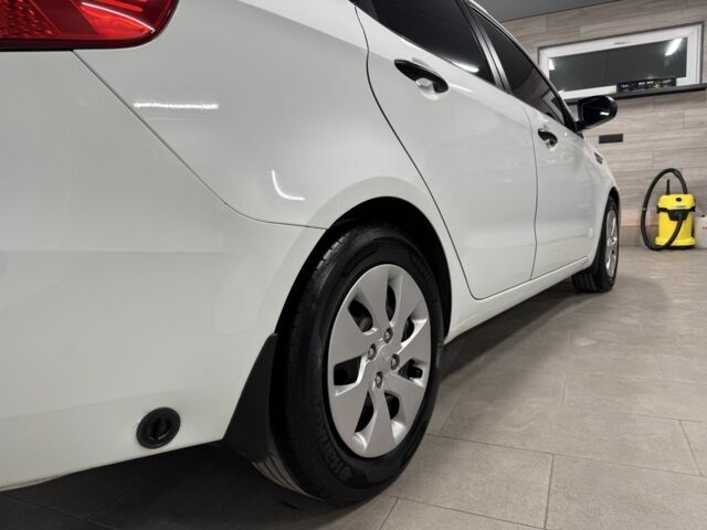 Белый Киа Рио, объемом двигателя 1.4 л и пробегом 167 тыс. км за 7500 $, фото 9 на Automoto.ua