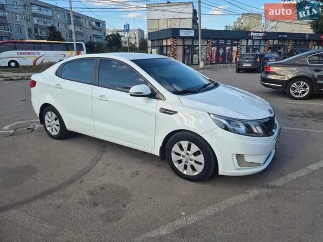 Білий Кіа Ріо, об'ємом двигуна 1.6 л та пробігом 196 тис. км за 7950 $, фото 1 на Automoto.ua