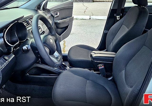 Белый Киа Рио, объемом двигателя 1.4 л и пробегом 105 тыс. км за 6300 $, фото 4 на Automoto.ua