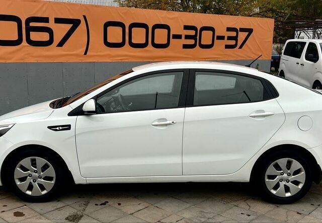 Білий Кіа Ріо, об'ємом двигуна 1.6 л та пробігом 123 тис. км за 8508 $, фото 5 на Automoto.ua