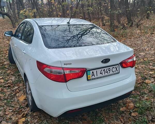 Белый Киа Рио, объемом двигателя 1.59 л и пробегом 208 тыс. км за 6500 $, фото 4 на Automoto.ua