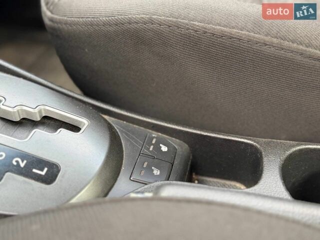 Білий Кіа Ріо, об'ємом двигуна 1.59 л та пробігом 209 тис. км за 4699 $, фото 7 на Automoto.ua